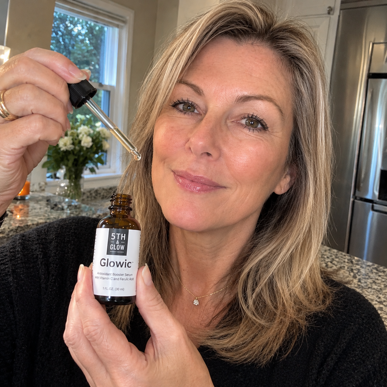 Woman holding Glowic serum